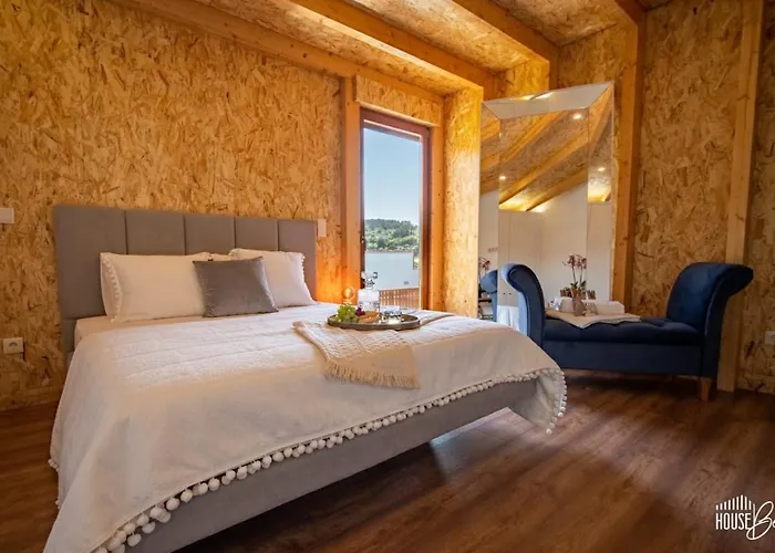 Housebel Ponte da Barca